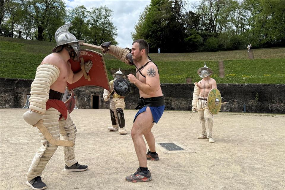Jeden Samstag kommen sie zum Training ins einst römische Amphitheater. (Archivbild)Birgit Reichert/dpa