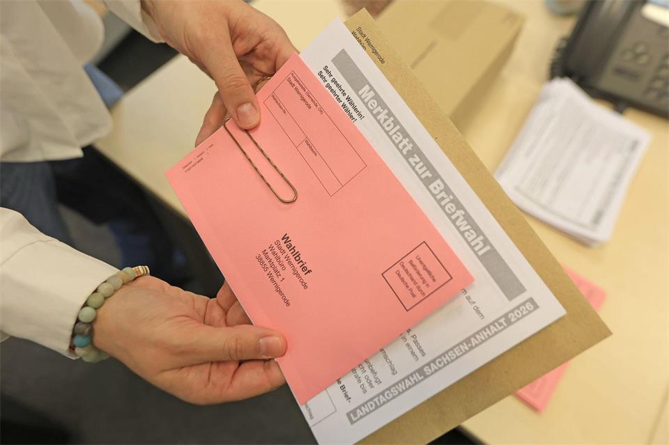 Jeder Bürger kann auf Antrag auch per Brief abstimmen bei der Landtagswahl. Matthias Bein/dpa