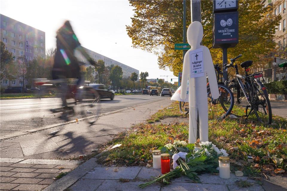 Jeder fünfte bei einem Verkehrsunfall in MV getötete Mensch war 2025 ein Fußgänger. (Symbolbild)Jörg Carstensen/dpa
