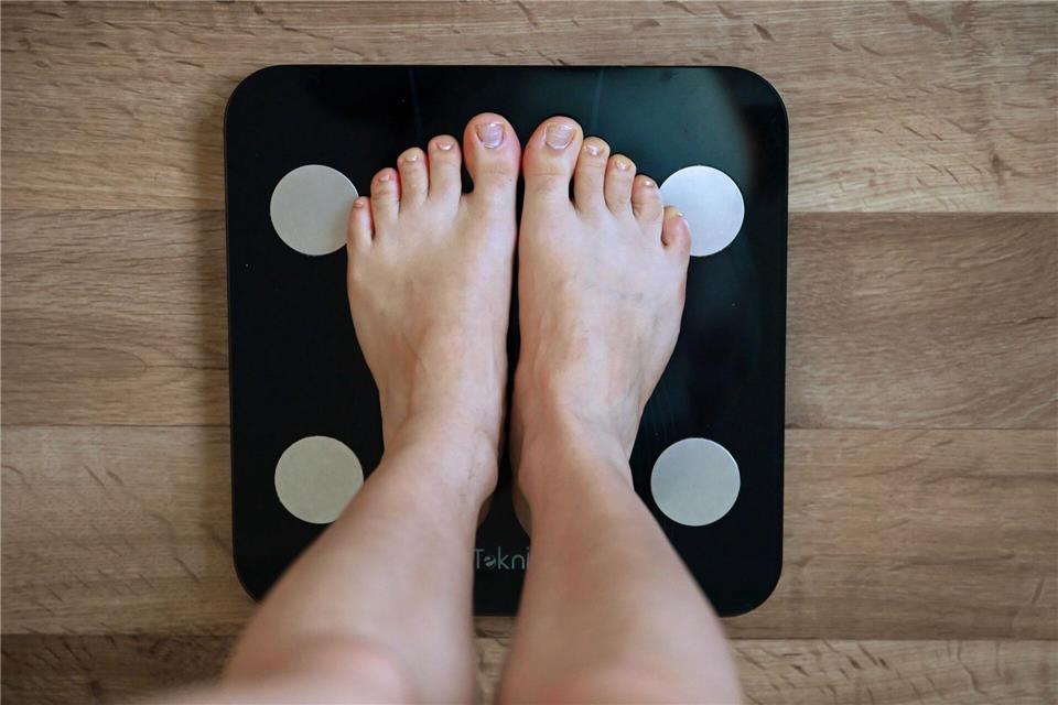 Jeder zweite Erwachsene in Deutschland hat einen BMI über 25. (Symbolfoto)Elisa Schu/dpa