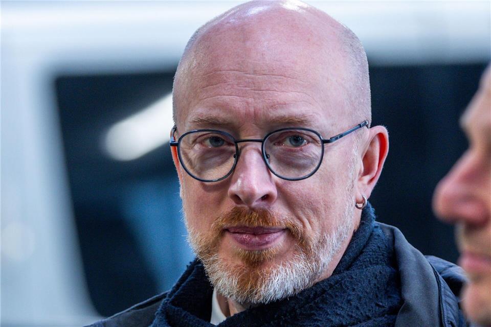 Jeder zweite Wähler spricht sich einer Umfrage zufolge für einen Rücktritt von Innenminister Christian Pegel (SPD) aus. (Archivbild)Jens Büttner/dpa