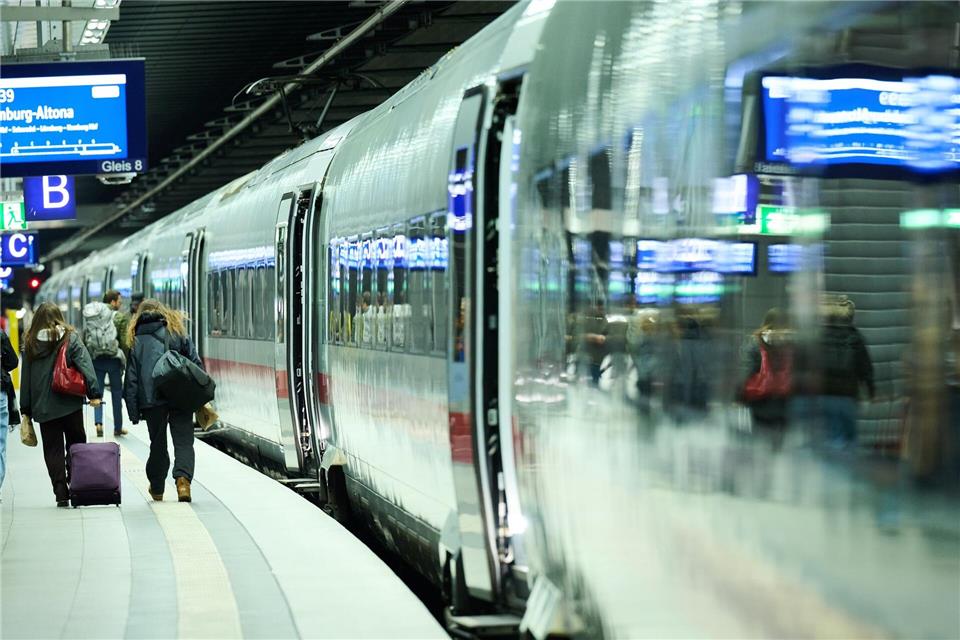 Jeder zweite Zug im Oktober unpünktlichAnnette Riedl/dpa