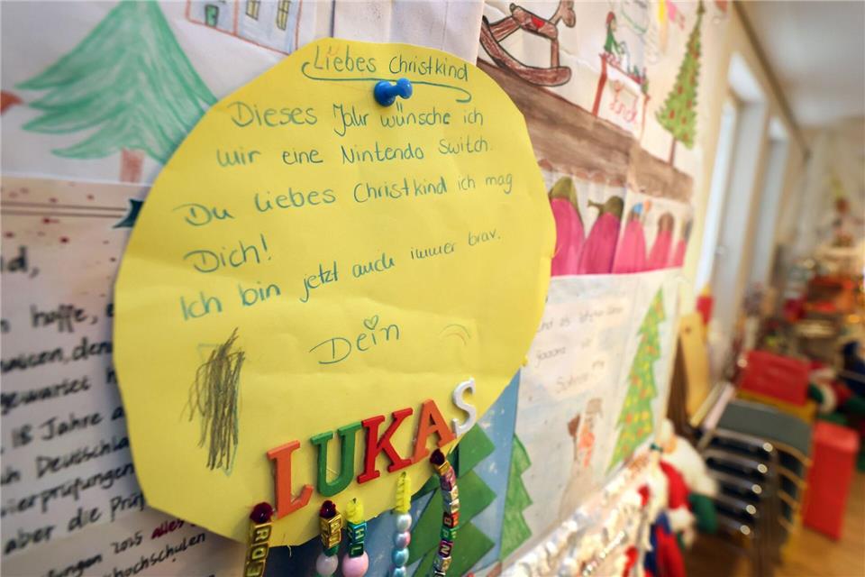 Jedes Jahr beantwortet das Christkind in Bayern Tausende Wunschzettel. (Archivbild)Karl-Josef Hildenbrand/dpa