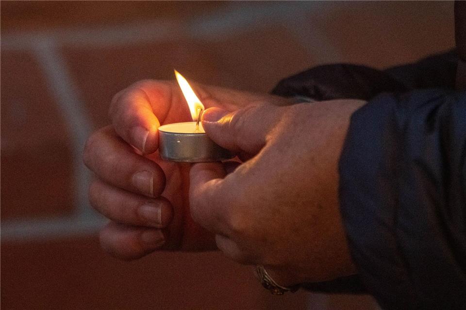 Jedes Jahr wird verstorbenen Kindern am zweiten Sonntag im Dezember gedacht. (Symbolbild)Stefan Sauer/dpa