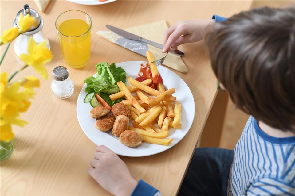 Jedes zehnte Kind im Alter von vier Jahren in Großbritannien leidet an Fettleibigkeit. (Symbolbild)Tobias Hase/dpa/dpa-tmn