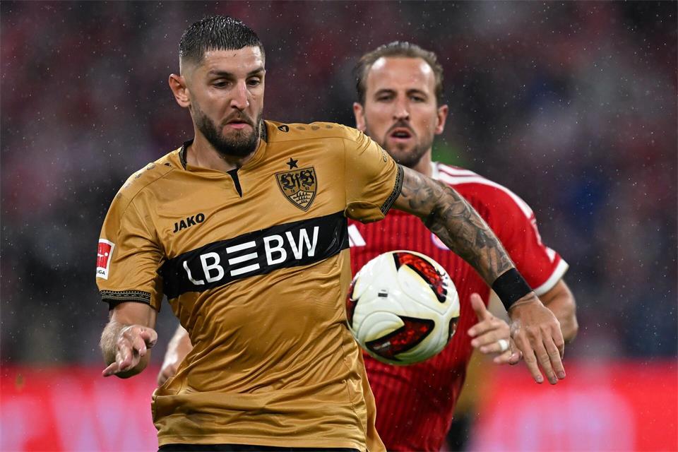 Jeff Chabot (l.) und der VfB kamen in München unter die Räder.Sven Hoppe/dpa