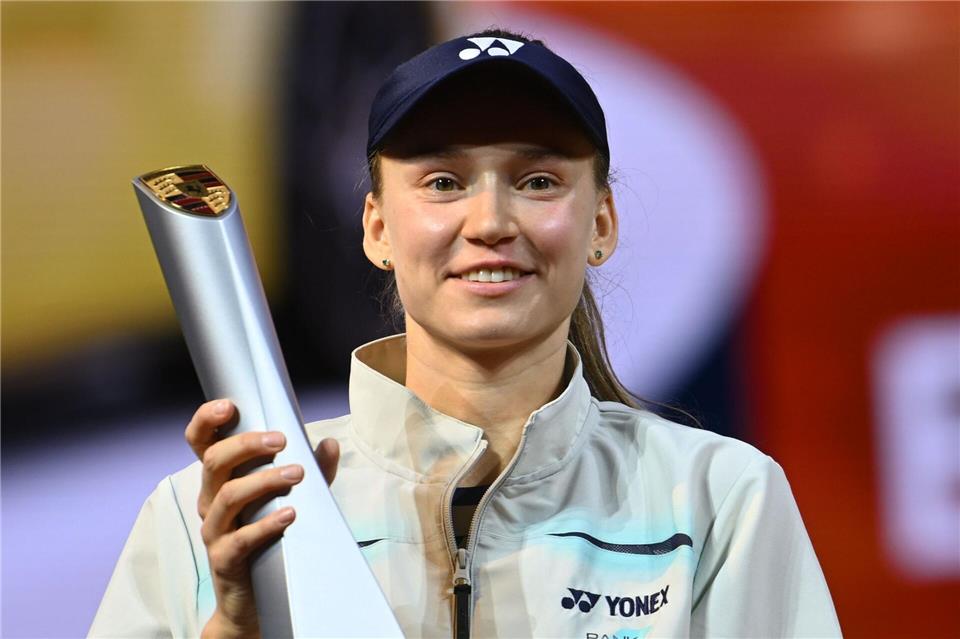 Jelena Rybakina feierte wie 2024 den Turniersieg in Stuttgart.Marijan Murat/dpa