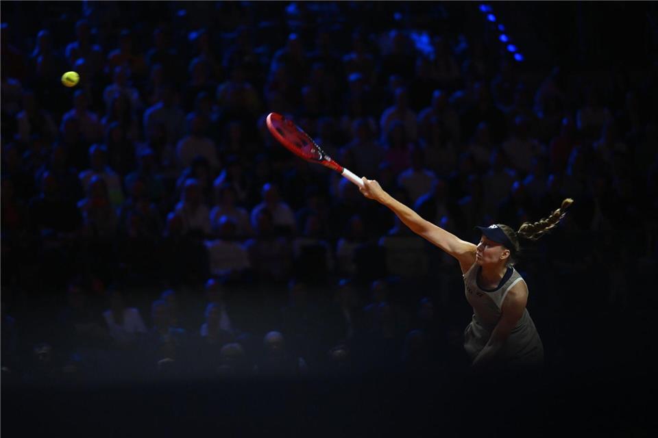 Jelena Rybakina schlägt auf beim WTA-FinaleMarijan Murat/dpa