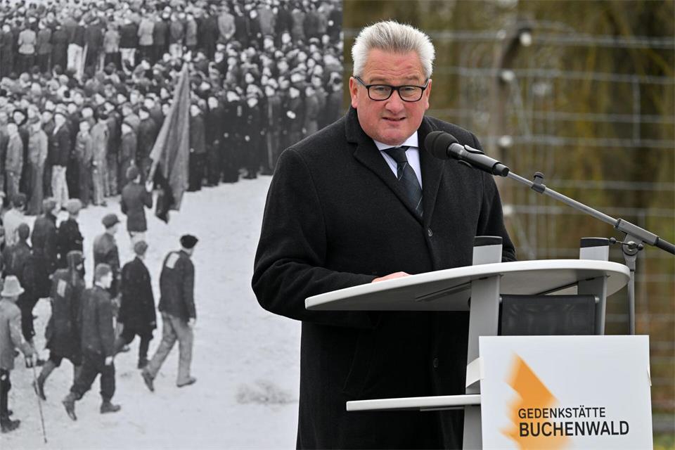 Jens-Christian Wagner, Direktor der Stiftung Buchenwald und Mittelbau-Dora, pocht angesichts des Wahlerfolgs der AfD in Sachsen-Anhalt auf Unterstützung für Gedenkstätten vom Bund. (Archivbild)Martin Schutt/dpa