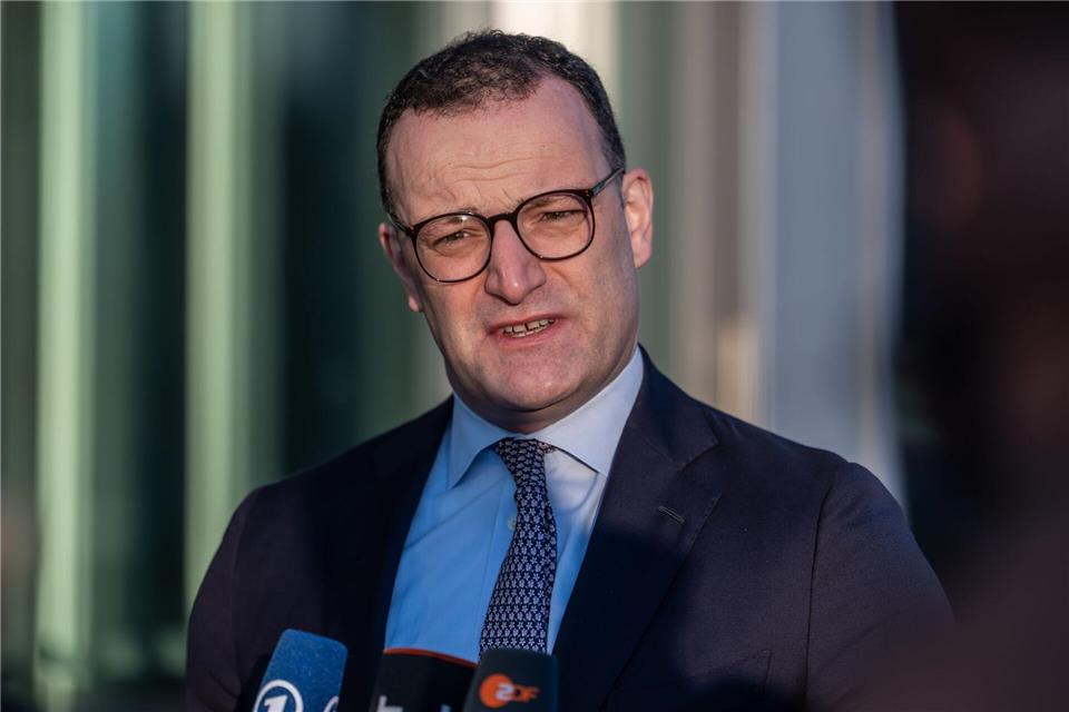 Jens Spahn weist die Kritik der Grünen am Kurs des Kanzlers zurück.Michael Kappeler/dpa