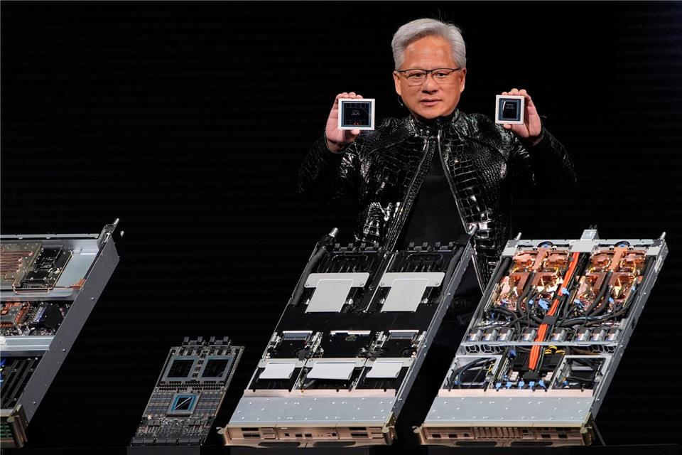 Jensen Huang, Chef von Nvidia: Der Chiphersteller profitiert vom Boom um KI. (Archivbild)John Locher/AP/dpa