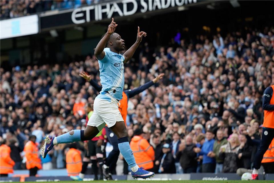 Jeremy Doku sorgte mit seinem Führungstreffer für Erleichterung bei Manchester City.Dave Thompson/AP/dpa