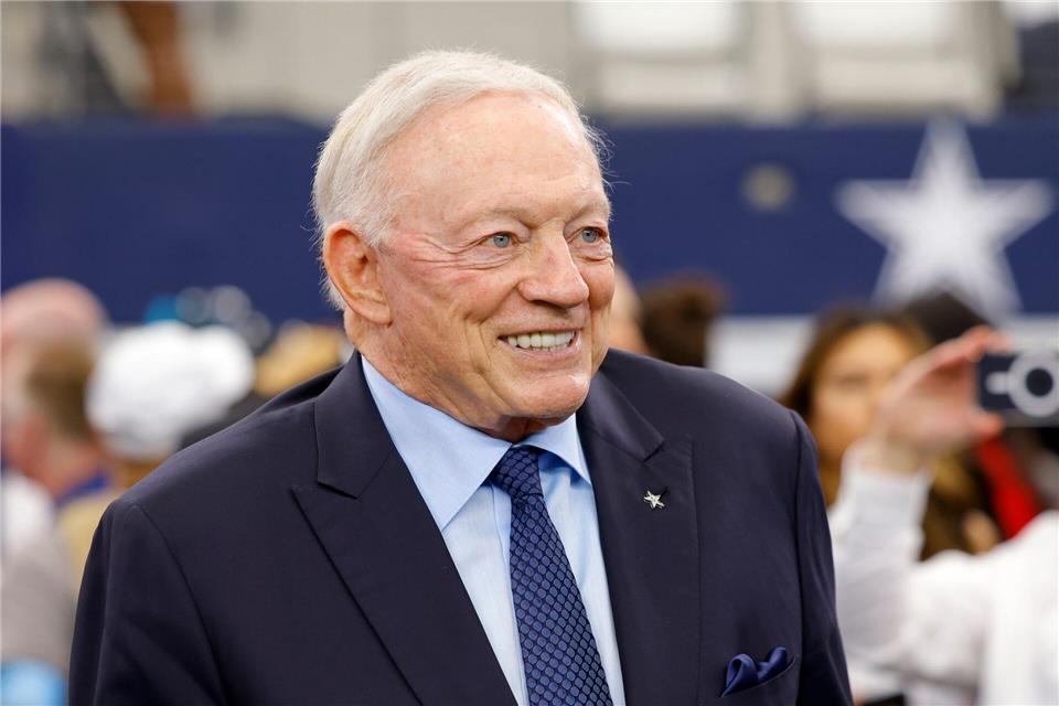 Jerry Jones nannte einen gezeigten Mittelfinger beim Sieg gegen die Jets „unabsichtlich“. (Archiv-Foto)Gareth Patterson/AP/dpa