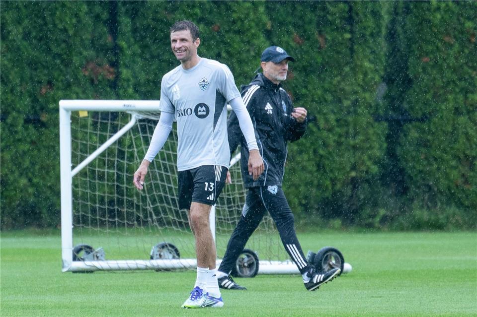Jesper Sörensen verspricht Müller direkt Einsatzminuten.Maximilian Haupt/dpa