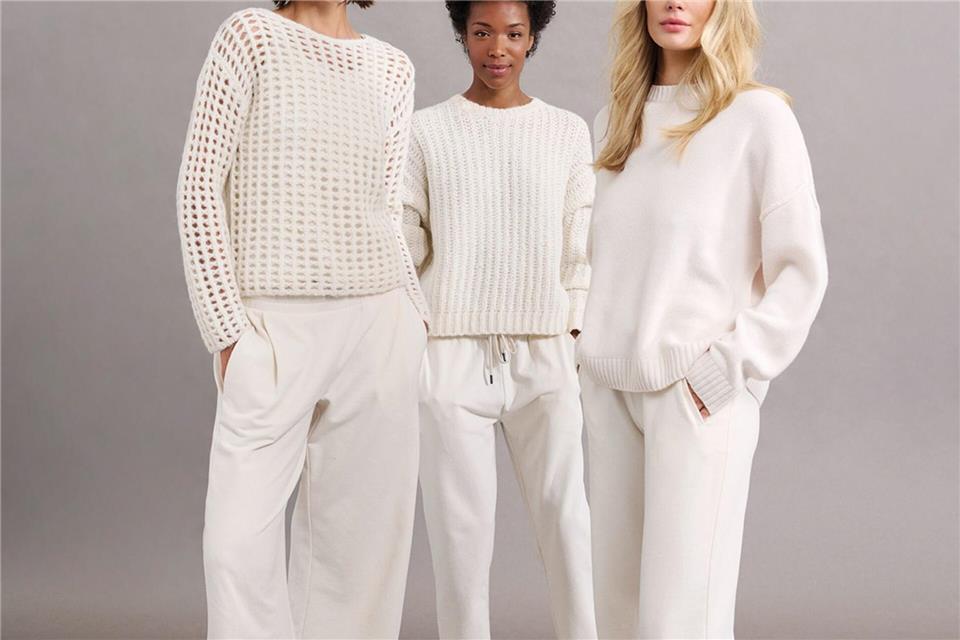 Jetzt angesagt bei Jogginghosen: neutrale Farben und weite Beine. Hier zu sehen bei Juvia. (Look 1, l-r: Pullover ca. 229 Euro, Hose ca. 159 Euro, Look 2: Pullover ca. 259 Euro, Hose ca. 149 Euro, Look 3: Pullover ca. 299 Euro, Hose ca. 149 Euro).Juvia/dpa-tmn