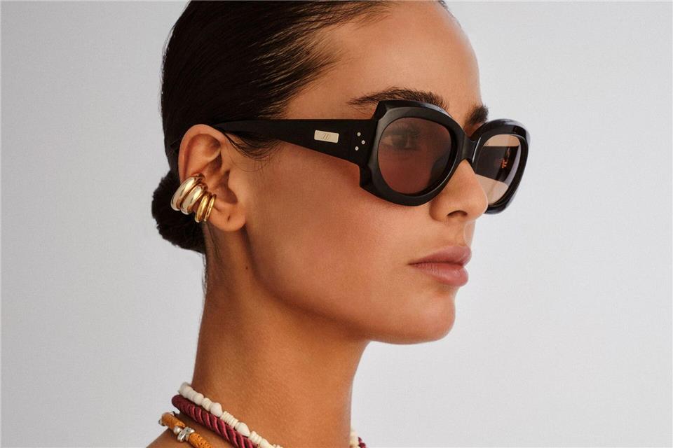 Jetzt angesagt bei Sonnenbrillen: Fassungen mit skulpturaler Anmutung. Hier ein Modell von Le Specs (ca. 80 Euro).Le Specs/dpa-tmn