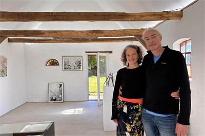 Künstlerpaar eröffnet Ausstellungsraum am Rande von Ramsdorf