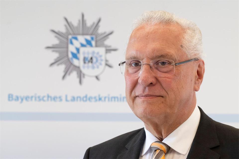 Joachim Herrmann (CSU), Bayerns dienstältester Innenminister, wird am 21. September 70 Jahre alt. (Archivbild)Peter Kneffel/dpa