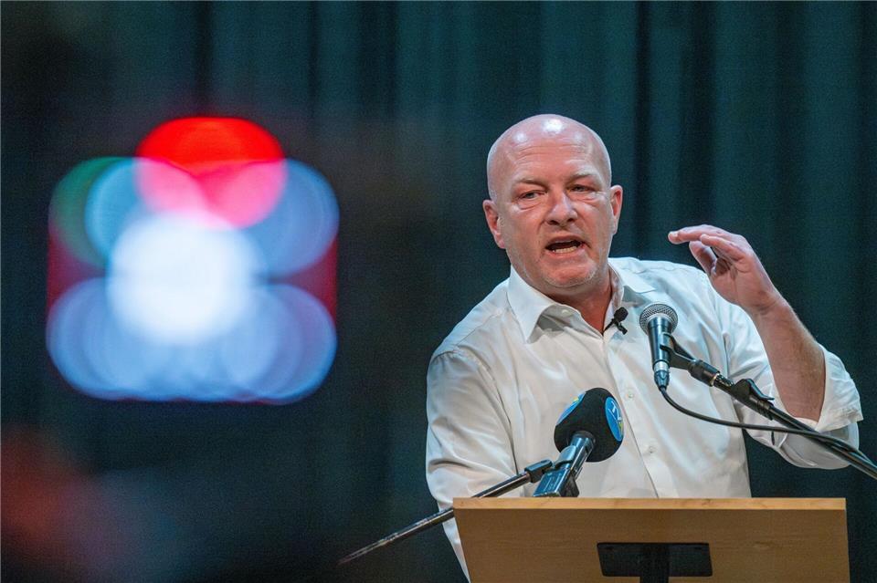 Joachim Wolbergs, ehemaliger Oberbürgermeister von Regensburg, hat bei einem Infoabend seine Sicht auf den gegen ihn bevorstehenden Prozess erläutert. Vor dem Landgericht München I wird ab 11. März ein Teil des Regensburger Parteispenden-Verfahrens neu verhandelt.Armin Weigel/dpa