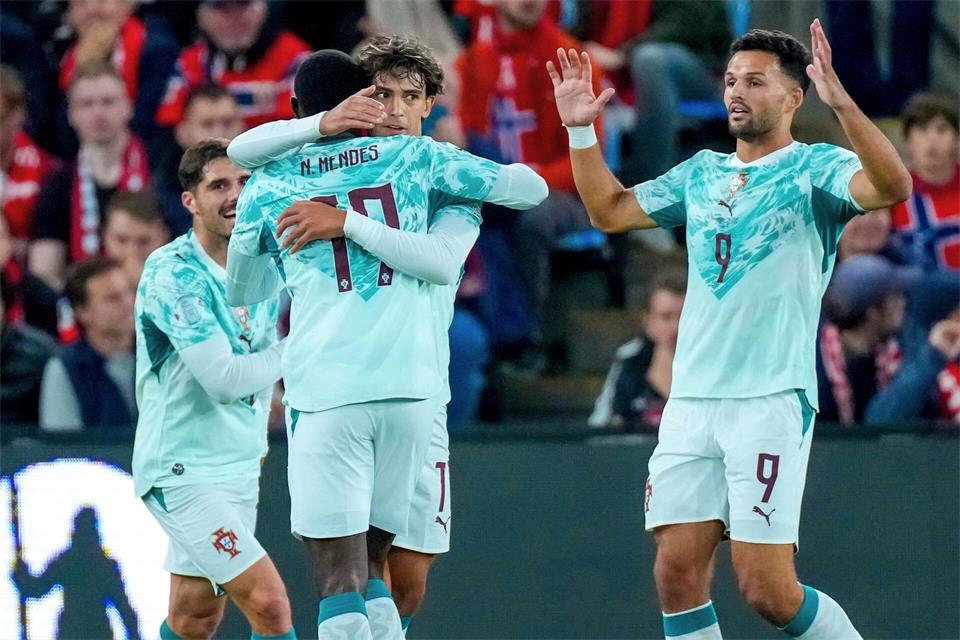 João Félix (M) und Gonçalo Ramos (r) erzielten die Treffer für Portugal.Cornelius Poppe/NTB Scanpix/AP/dpa