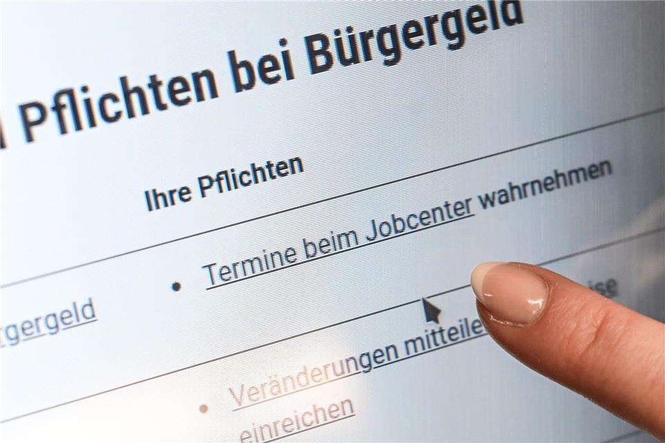 Jobcentern haben im vergangenen Jahr öfter das Bürgergeld von Empfängern in Thüringen gekürzt. (Symbolbild) Jens Kalaene/dpa