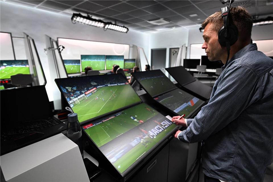 Tradition trifft Moderne: Der Pokal im Videobeweis-Dilemma  Jochen Drees ist Leiter Innovation und Technologie bei der DFB Schiri GmbH. (Archivbild) Federico Gambarini/dpa