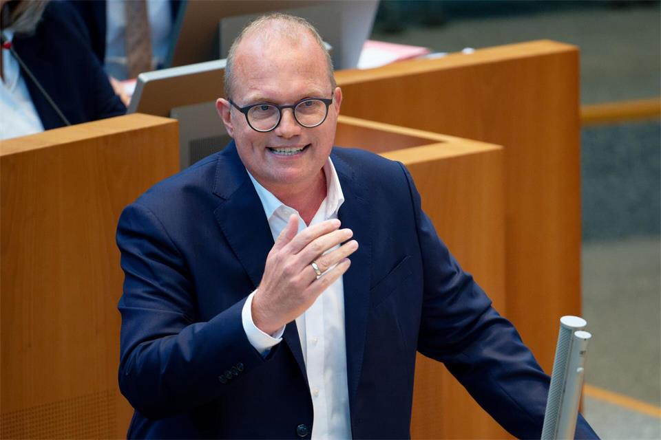 Jochen Ott hält Gerhard Schröder in der SPD für isoliert. (Archivfoto)Henning Kaiser/dpa