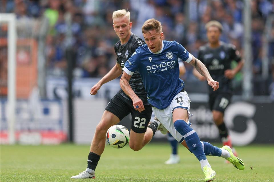 Joel Grodowski (r) traf gegen Lotte.Friso Gentsch/dpa