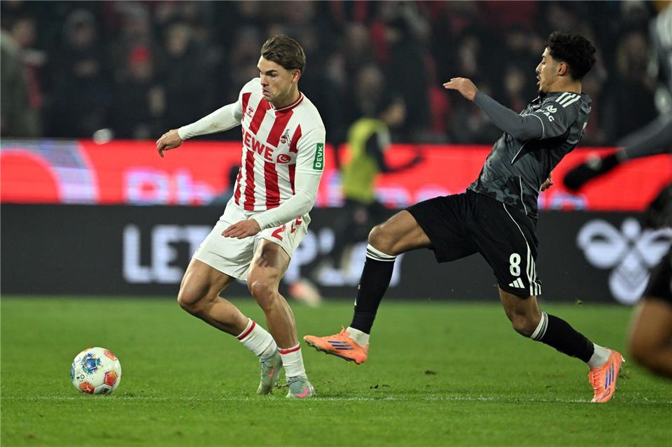 Joel Schmied (l.) verletzt sich im Spiel gegen Eintracht Frankfurt. Federico Gambarini/dpa