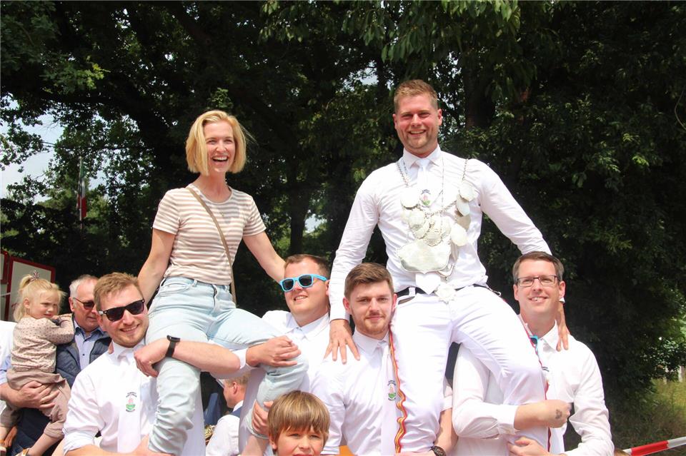 Jörg Sanders und Melanie Potthoff sind das neue Königspaar in Nordvelen.