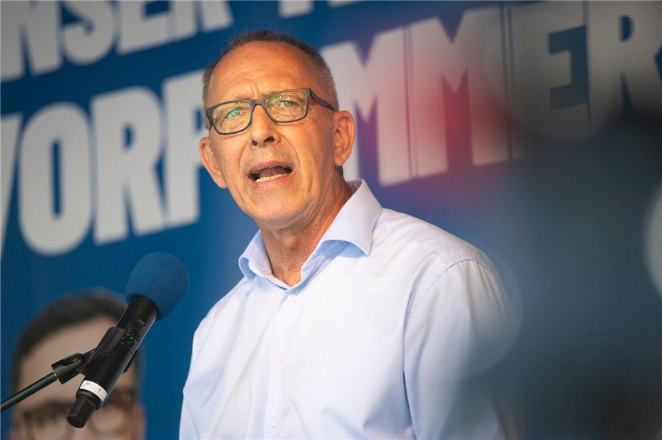 Jörg Urban, Landesvorsitzender der AfD Sachsen, hat in Stralsund unter anderem den Russland-Krieg thematisiert.Philip Dulian/dpa