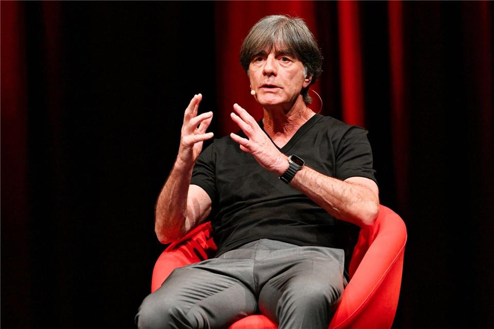 Jogi Löw sieht klare Defizite bei der Deutschen Mannschaft.Uwe Anspach/dpa