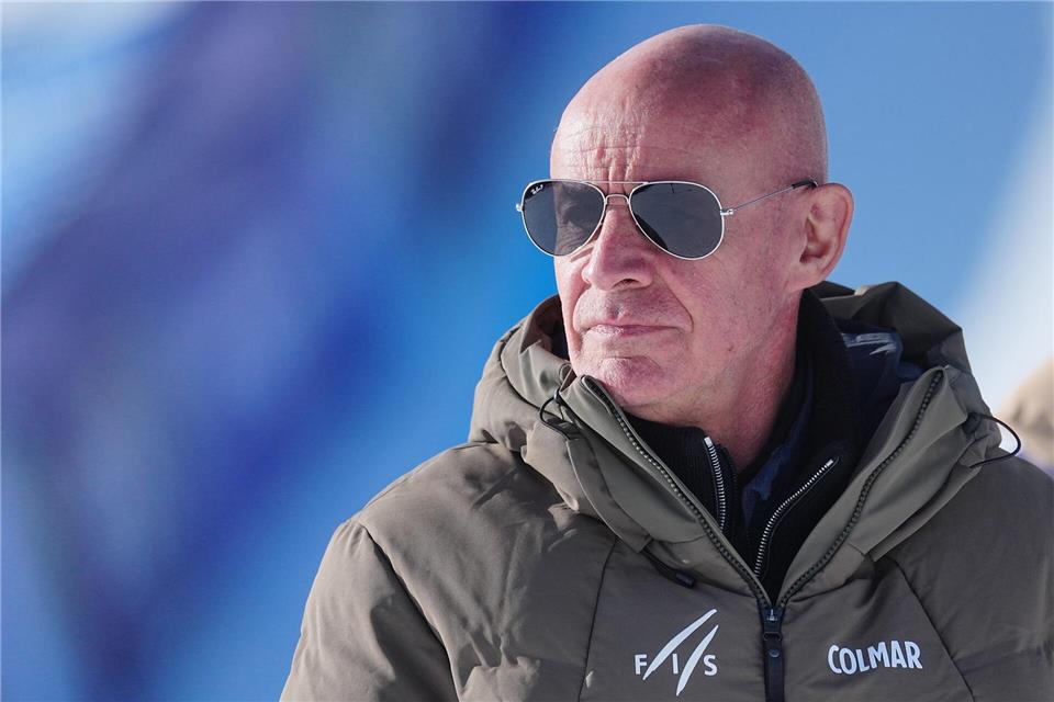 Johan Eliasch verfolgte das Rennen der Kombinierer gemeinsam mit Coventry.Michael Kappeler/dpa