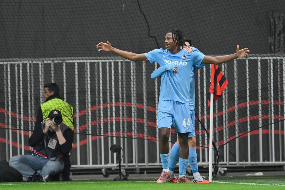 Johan Manzambi erzielte den zwischenzeitlichen Ausgleich für die Freiburger.Philippe Magoni/AP/dpa