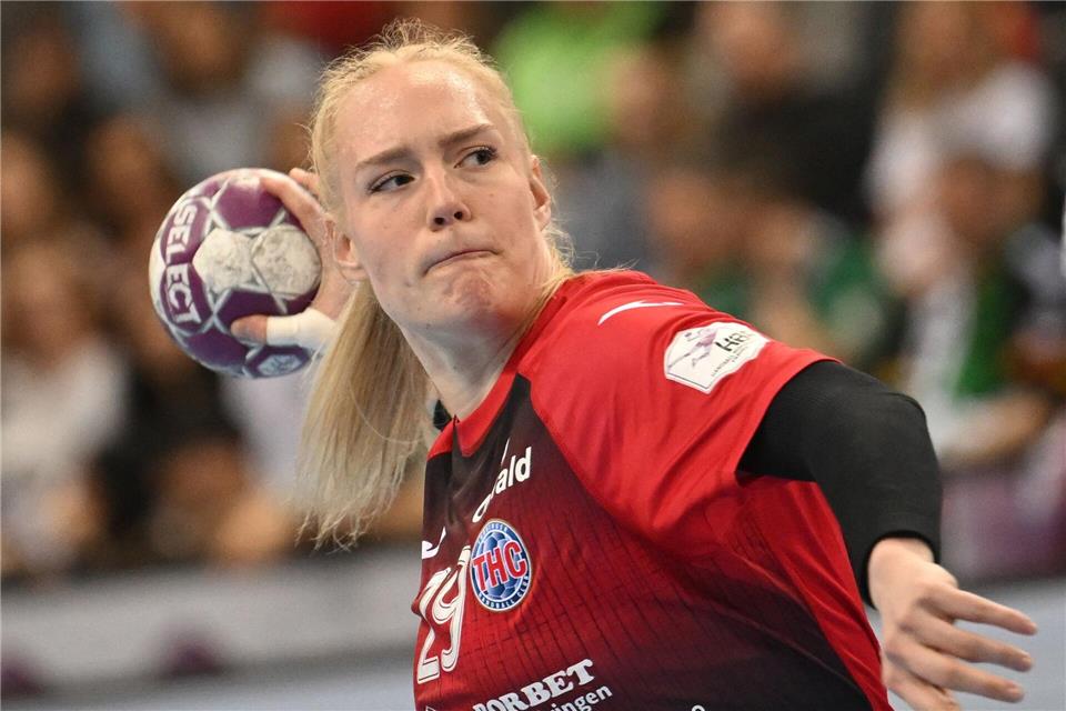 Johanna Reichert führte die Bundesliga-Handballerinnen des Thüringer HC beim 29:29 in Buxtehude als beste Werferin an. (Archivbild)Marijan Murat/dpa