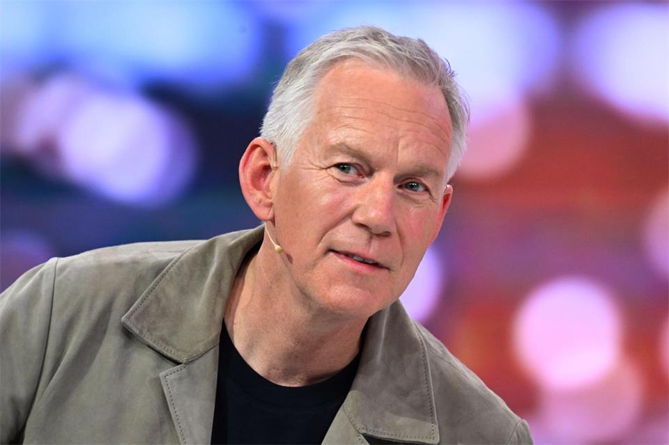 Johannes B. Kerner bekommt eine weitere Auszeichnung. (Archivbild)Felix Hörhager/dpa