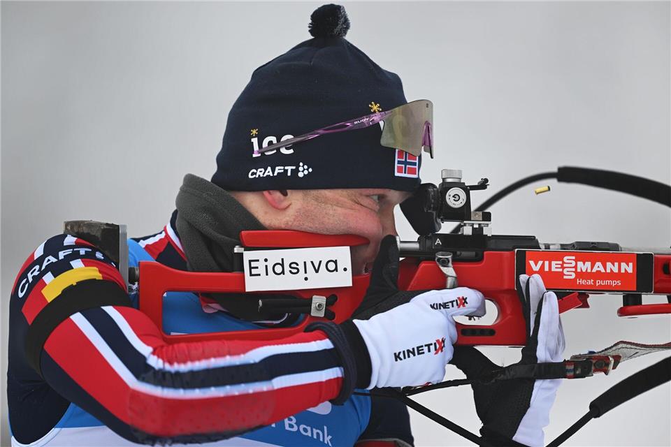 Johannes Dale-Skjevdal trägt wie alle norwegischen Biathleten Trainerflor.Hendrik Schmidt/dpa