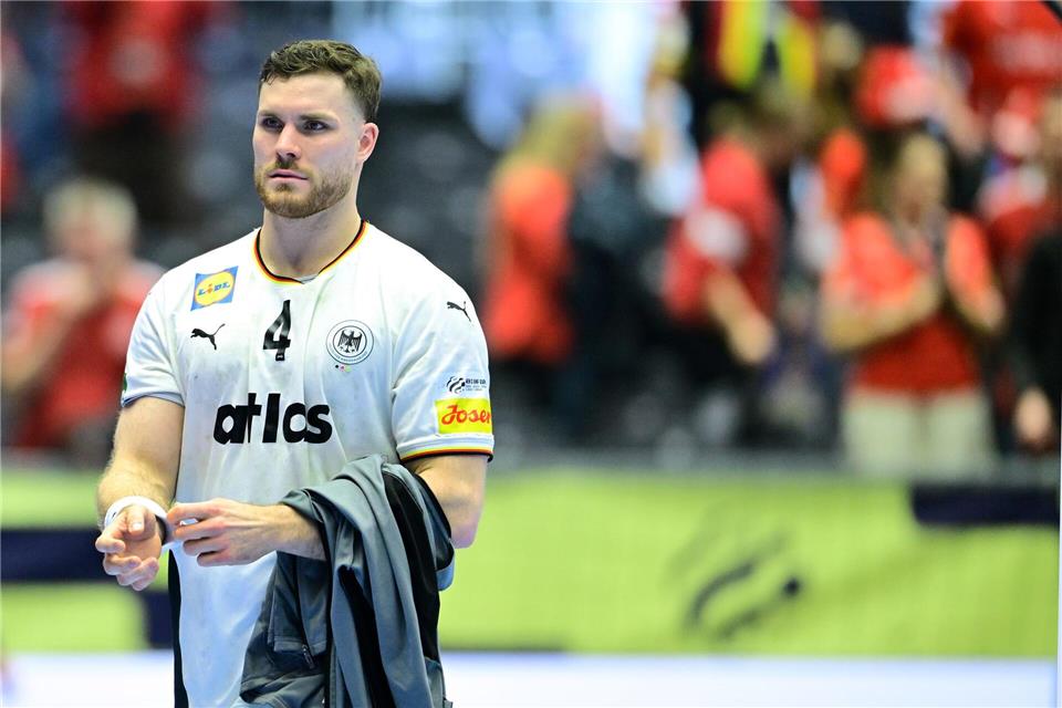 Johannes Golla kann trotz seiner Roten Karte im nächsten EM-Spiel gegen Norwegen mitwirken.Sina Schuldt/dpa