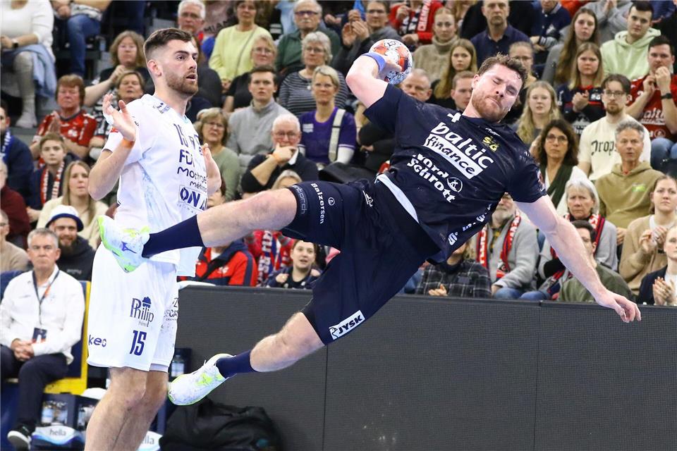 Johannes Golla und die SG Flensburg-Handewitt spielten gegen die HSG Wetzlar. (Archivbild)Michael Hundt/dpa