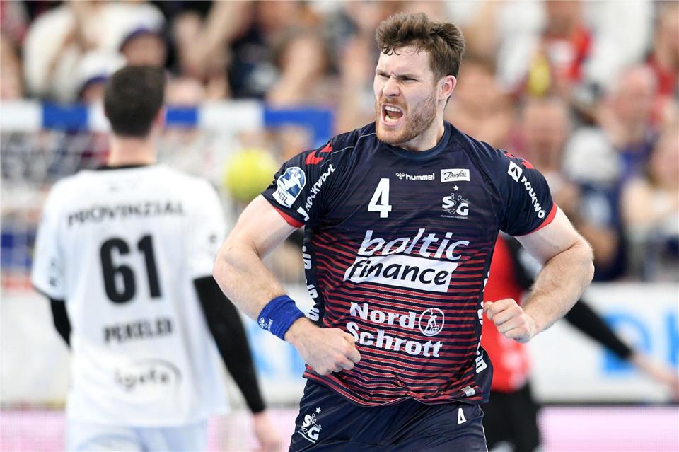 Johannes Golla und die SG Flensburg-Handewitt spielten beim Bergischen HC.Michael Schwartz/dpa