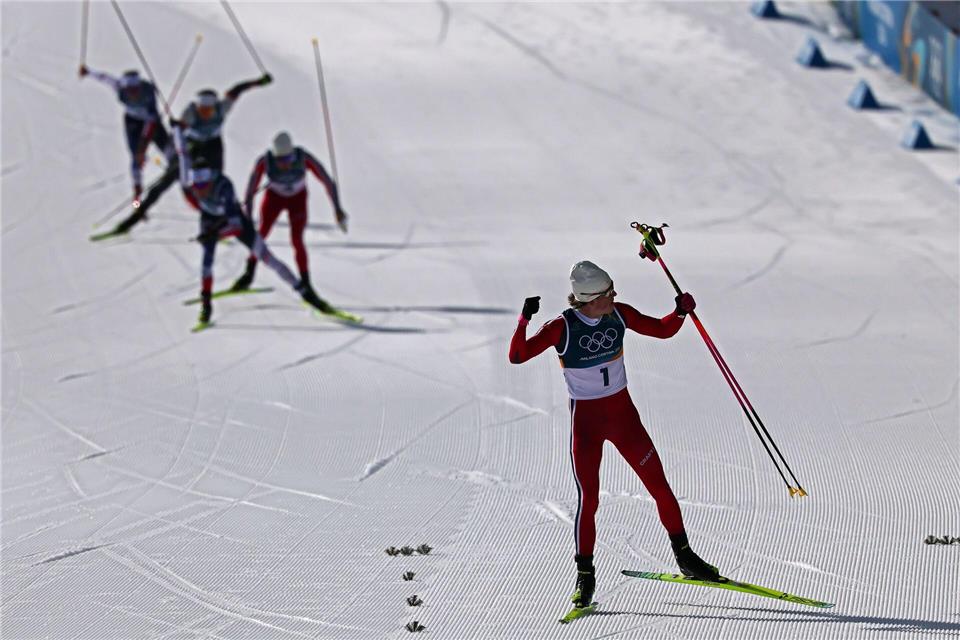 Johannes Hoesflot Klaebo hat Grund zur Freude.Daniel Karmann/dpa