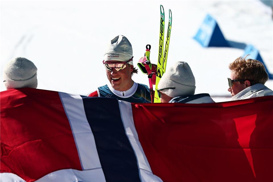 Johannes Hoesflot Klaebo und seine norwegischen Kollegen feiern bei Olympia regelmäßig Medaillen. (Archivbild)Daniel Karmann/dpa