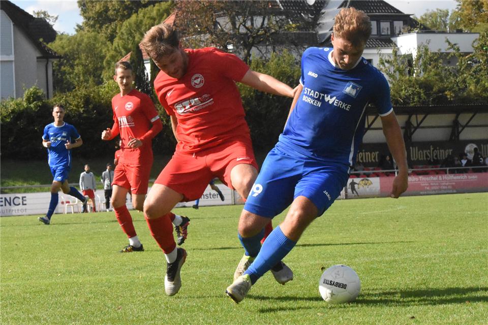 Johannes Koschmieder (rechts), mit vier Ligatoren Gemens bester Saison-Torschütze, muss sich in Altenrheine auf neue Offensivpartner einstellen. Tim Bröcking und Justin Marquart sind gesperrt.
