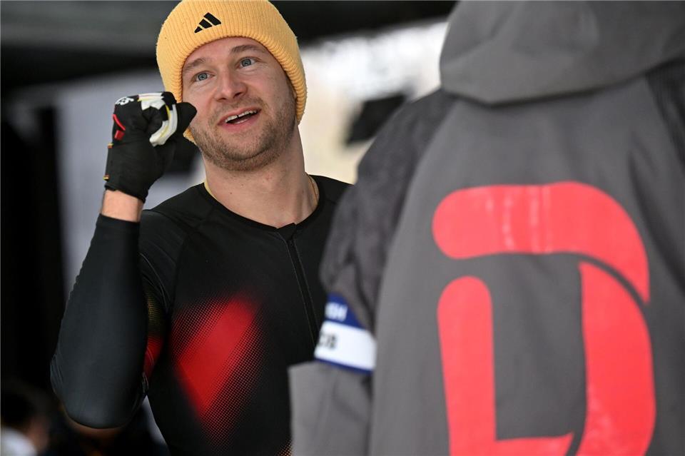 Johannes Lochner (Pilot) führt zur Halbzeit im Viererbob.Robert Michael/dpa