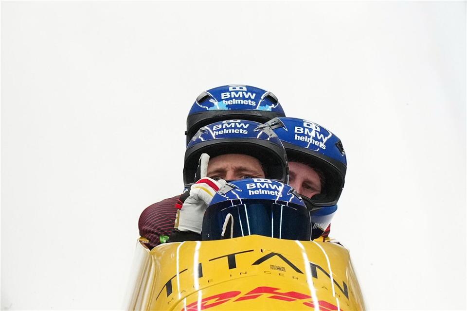 Johannes Lochner, Thorsten Margis, Jörn Wenzel und Georg Fleischhauer jubeln nach dem Sieg.Andrew Medichini/AP/dpa