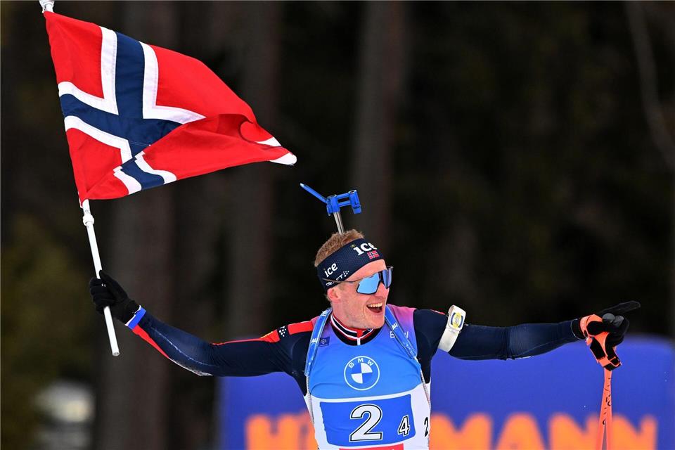 Johannes Thingnes Bö wird nach seinem Karriereende nicht mehr auf der Strecke jubeln. (Archivfoto)Martin Schutt/dpa