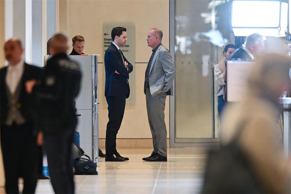 Johannes Winkel und Matthias Miersch sind bei der Rente unterschiedlicher Meinung. (Archivbild)Sebastian Christoph Gollnow/dpa