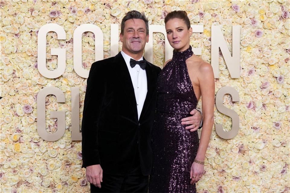 Jon Hamm und Anna Osceola  hatten sich beim Dreh der finalen Folge der Dramaserie „Mad Men“ kennengelernt.