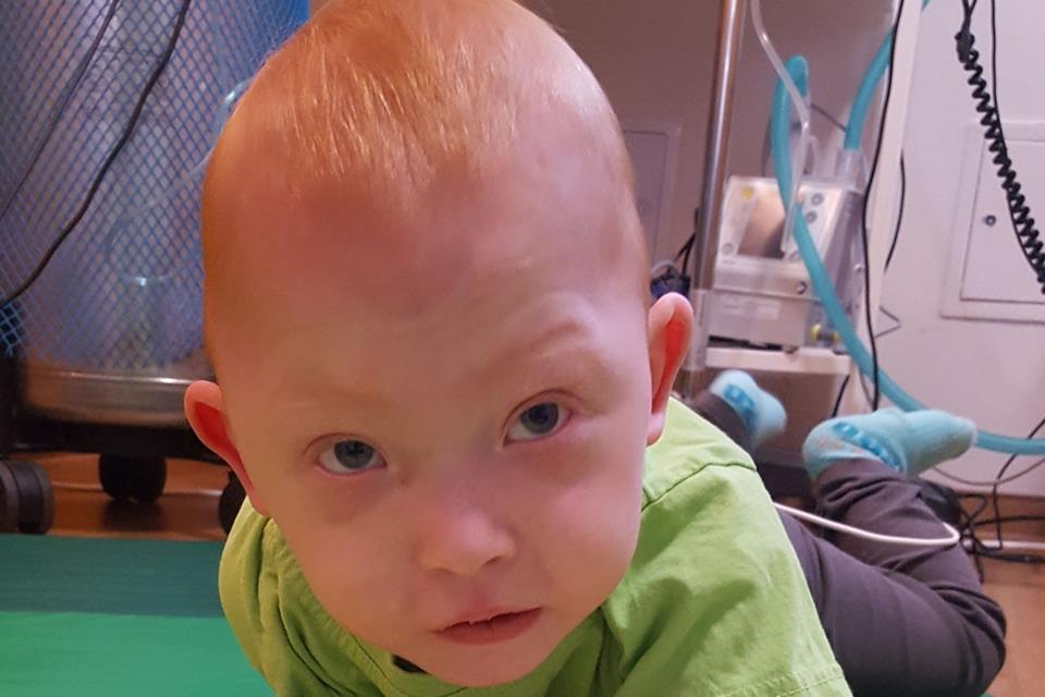 Jonah Brinkmann lebt in der „Bärenfamilie“, einer Kinderintensivpflege-Einrichtung in Essen