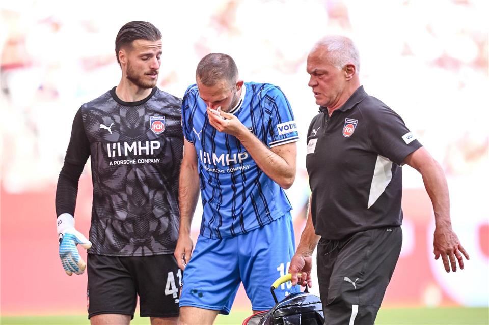 Jonas Föhrenbach erleidet beim Spiel in München einen Nasenbeinbruch.Harry Langer/dpa